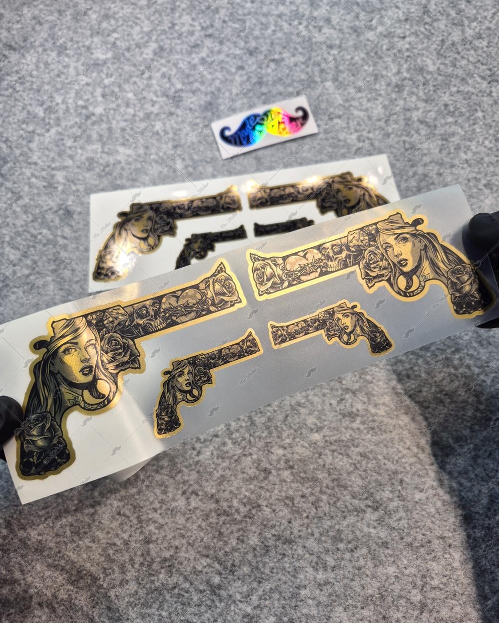 GLD17 Altın Seri Gangsta Motifli Pistol Etiketi Simetrik Dörtlü Set