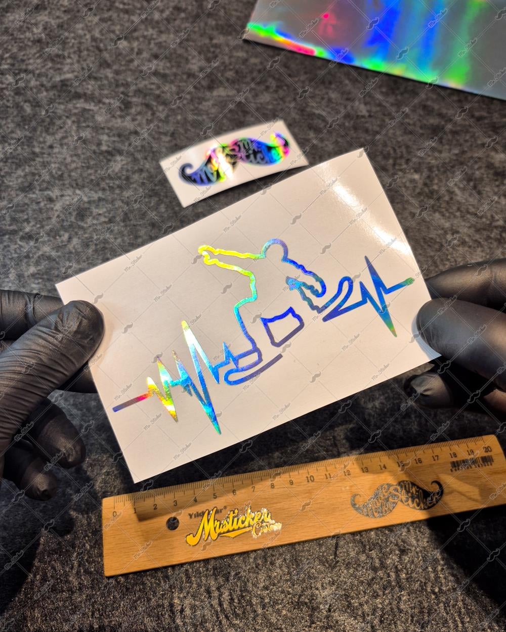 HLG28V2 Hologram Kalp Ritim Motifli Snowboard Etiketi