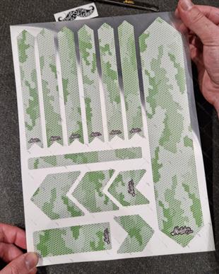 BCY38 Reflektif Koruyucu Sticker Seti Petek Kamuflaj Desen Yesil Beyaz