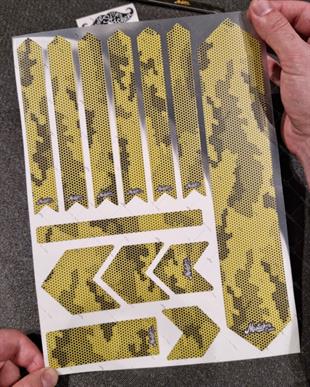BCY40 Reflektif Koruyucu Sticker Seti Petek Kamuflaj Desen Sari Siyah