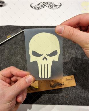 GID14 Karanlikta Parlayan Kurukafa Etiketi