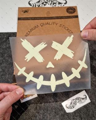 GID2 Karanlikta Parlayan Korkutucu Yuzler Serisi no2