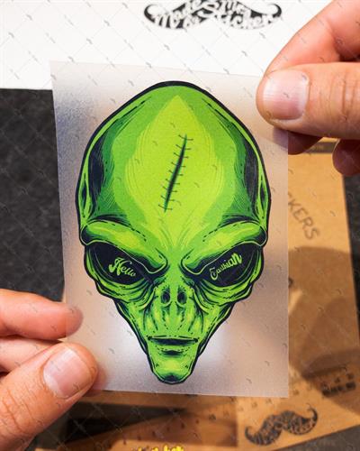 MSL142 Merhaba Dunyali Yazili Alien Etiketi