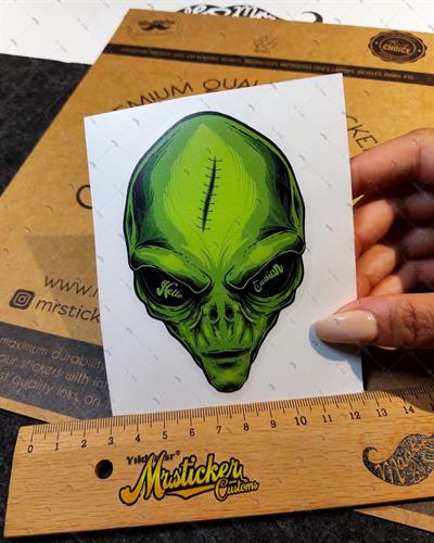 MSL142 Merhaba Dunyali Yazili Alien Etiketi