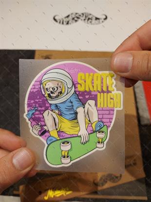 MSL150 Kaykayci Kurukafa Etiketi