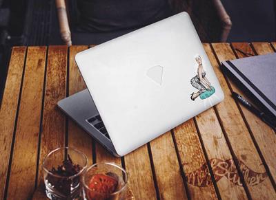 PNP35 Pinup Kizi Etiketi