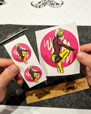 PNP55 Maskeli Pinup Kızı