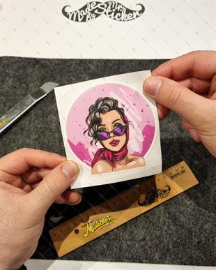 PNP60 Gözlülkü Pinup Kızı