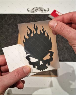 RFBK31 Siyah Reflektif Alevli Kurukafa Etiketi