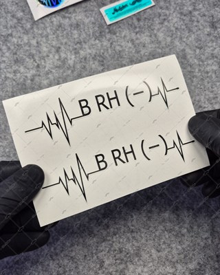 GIDWBT46 Karanlıkta Işıldayan Kalp Ritmi Desenli B Rh Negatif (-) Kan Grubu Etiketi 2 li Set
