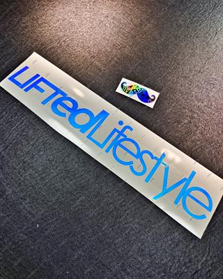 LMT44 Mavi Mor Renk Geçişli Lifted Lifesytle Yazılı Etiket