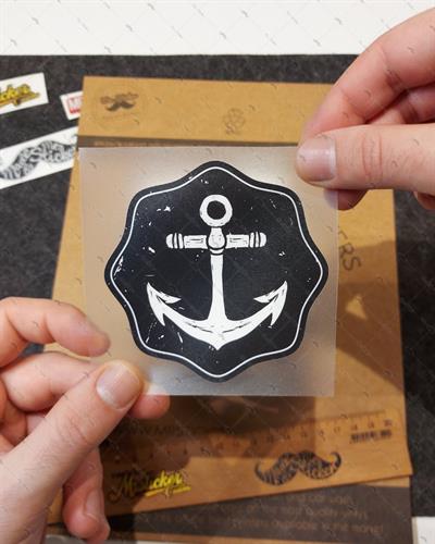 NAU11 Retro Siyah Capa Etiketi