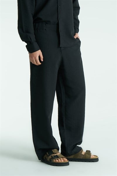 Form Line Relaxed Fit Erkek Pantolon Siyah