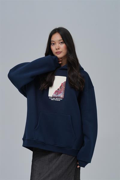 Not All Wounds Are Visible Oversize Sweatshirt Kadın İndigo
