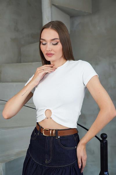 Bisiklet Yaka Piercingli T-Shirt Beyaz