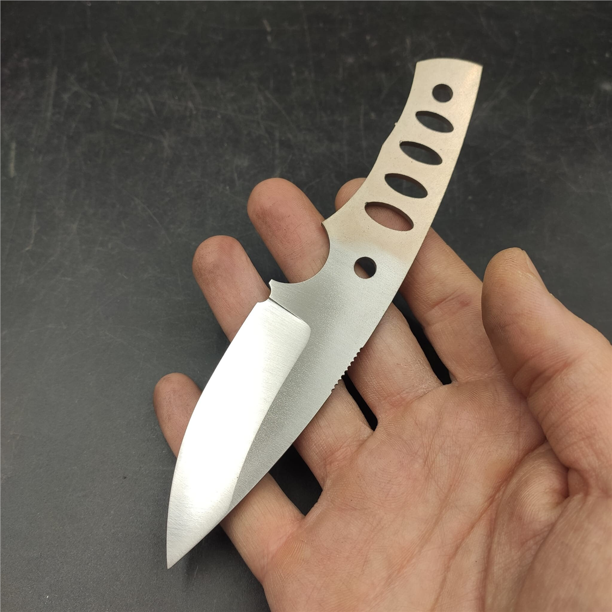 AEB-L Neck Knife Blank - A94