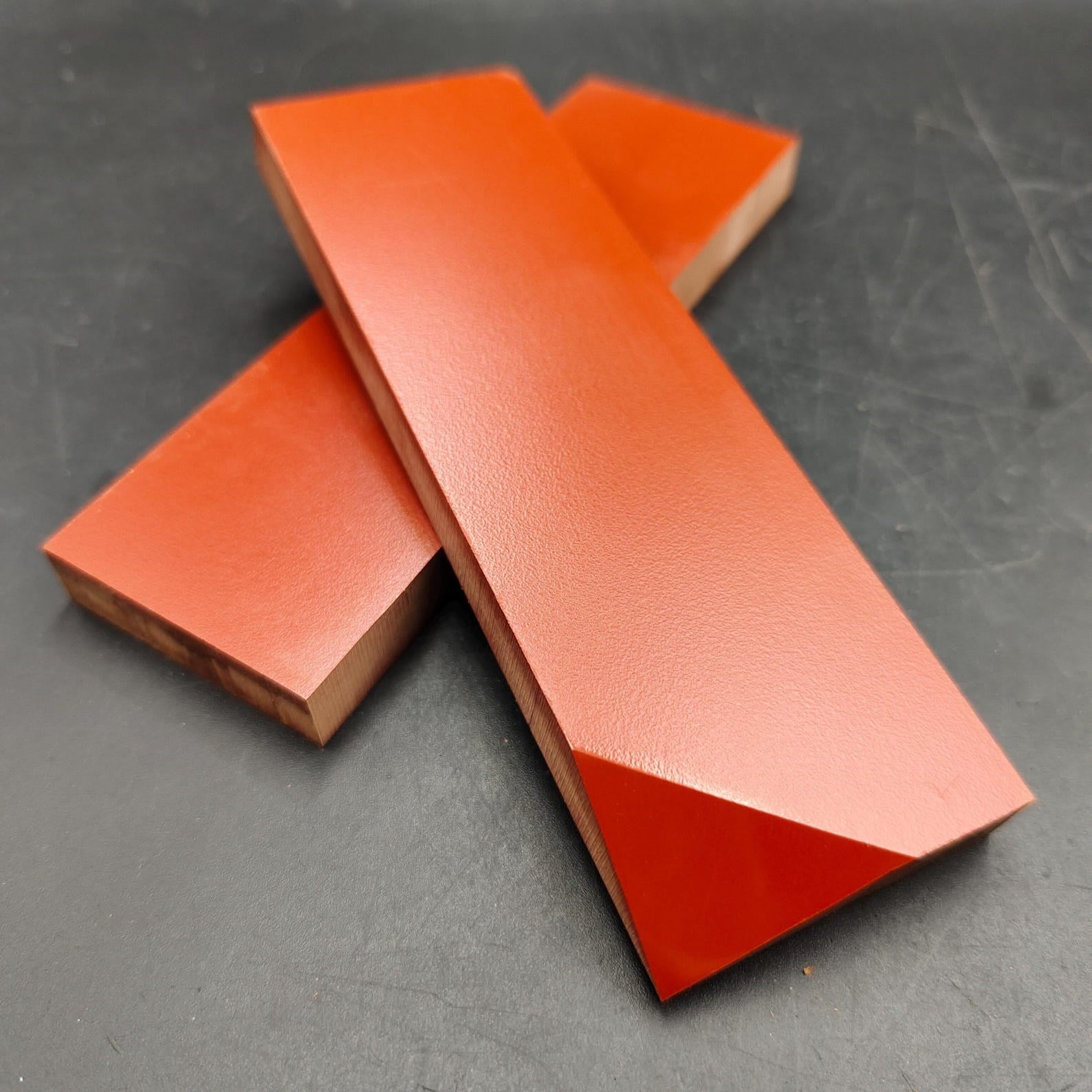 compact-laminate-hpl-knife-scales-red--60d94f.jpg