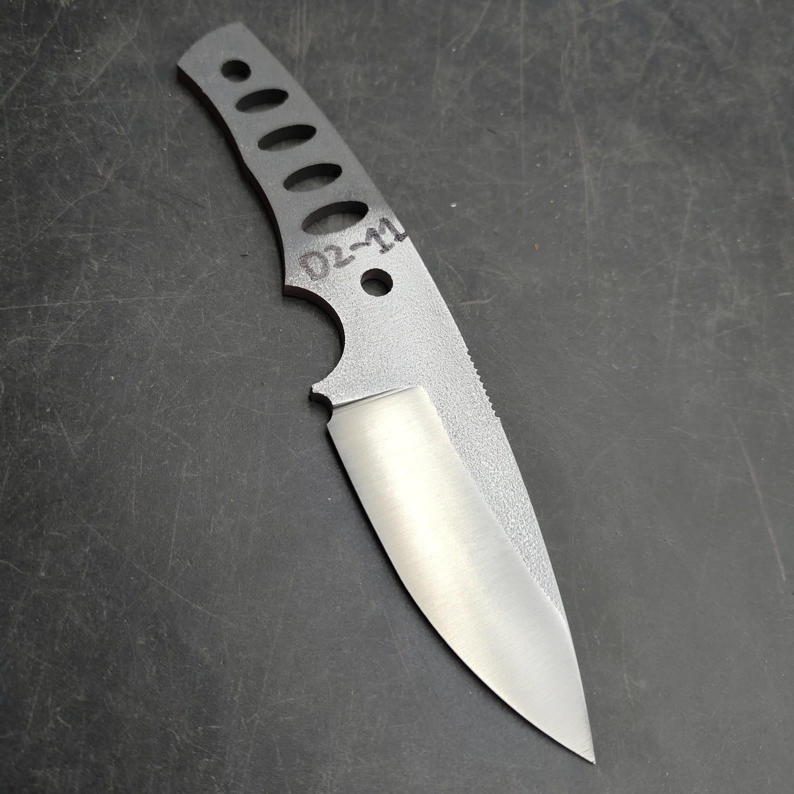 d2-knife-blank-di11-797b93.jpg