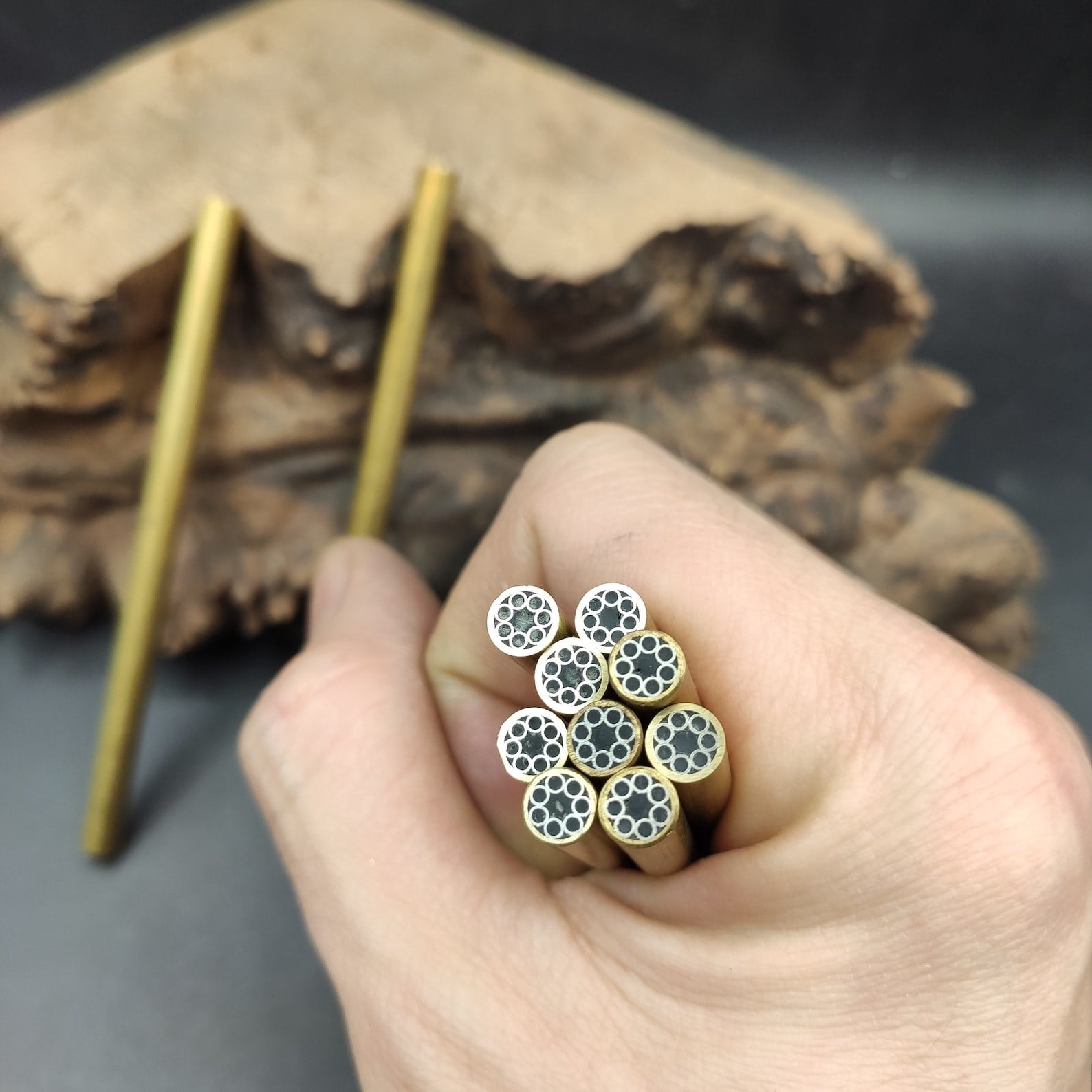 mosaic-pin-black-6mm-1564-fc35-4.jpg