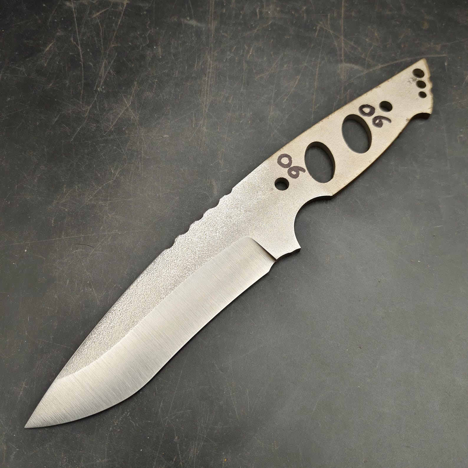 n690-knife-blank-n06-4d54-a.jpg