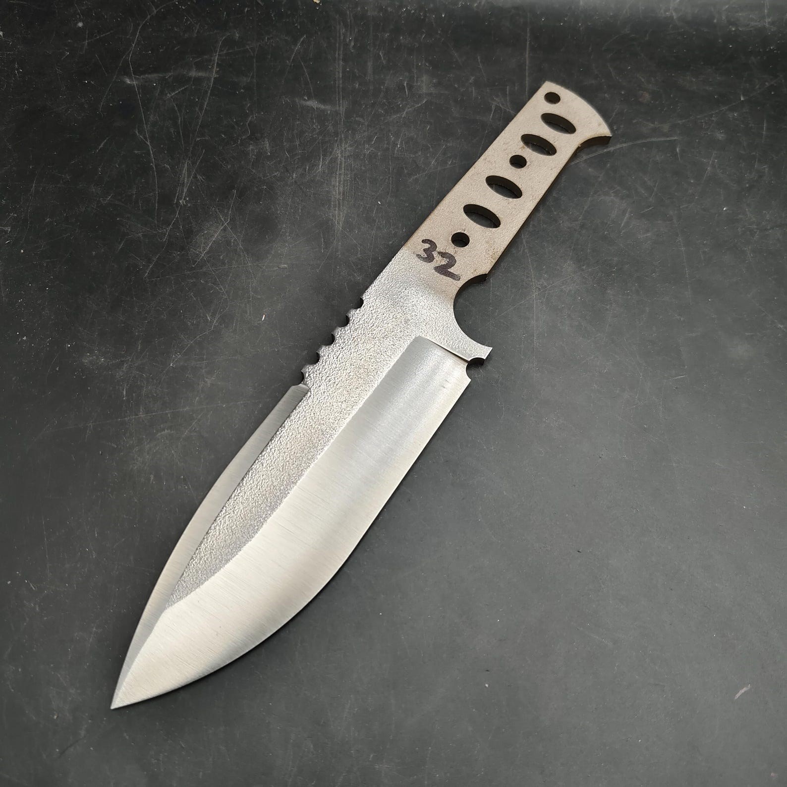 n690-knife-blank-n32-9a614-.jpg