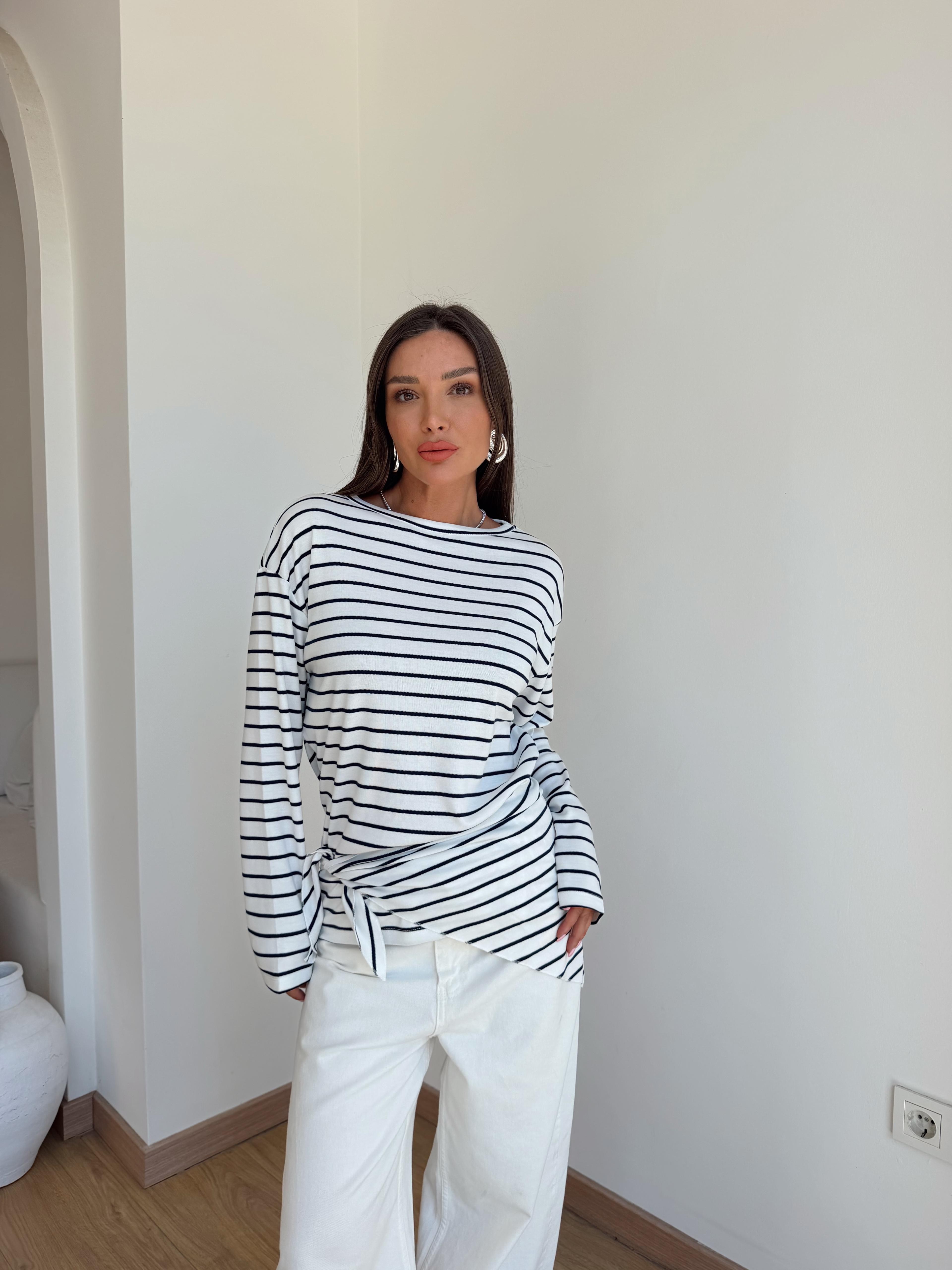 Lacivert Çizgili Fularlı Bluz · 2
