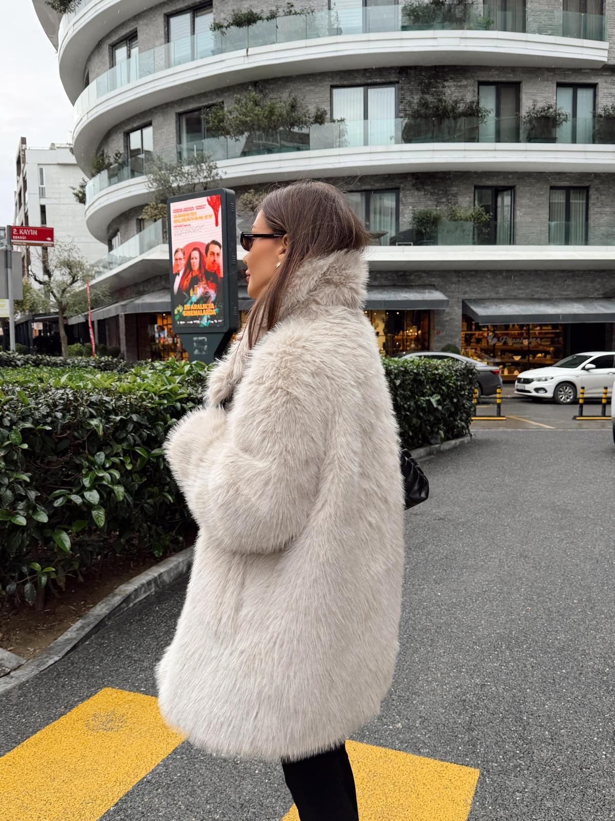 Oversize Düğmeli Kürk Ekru · 4