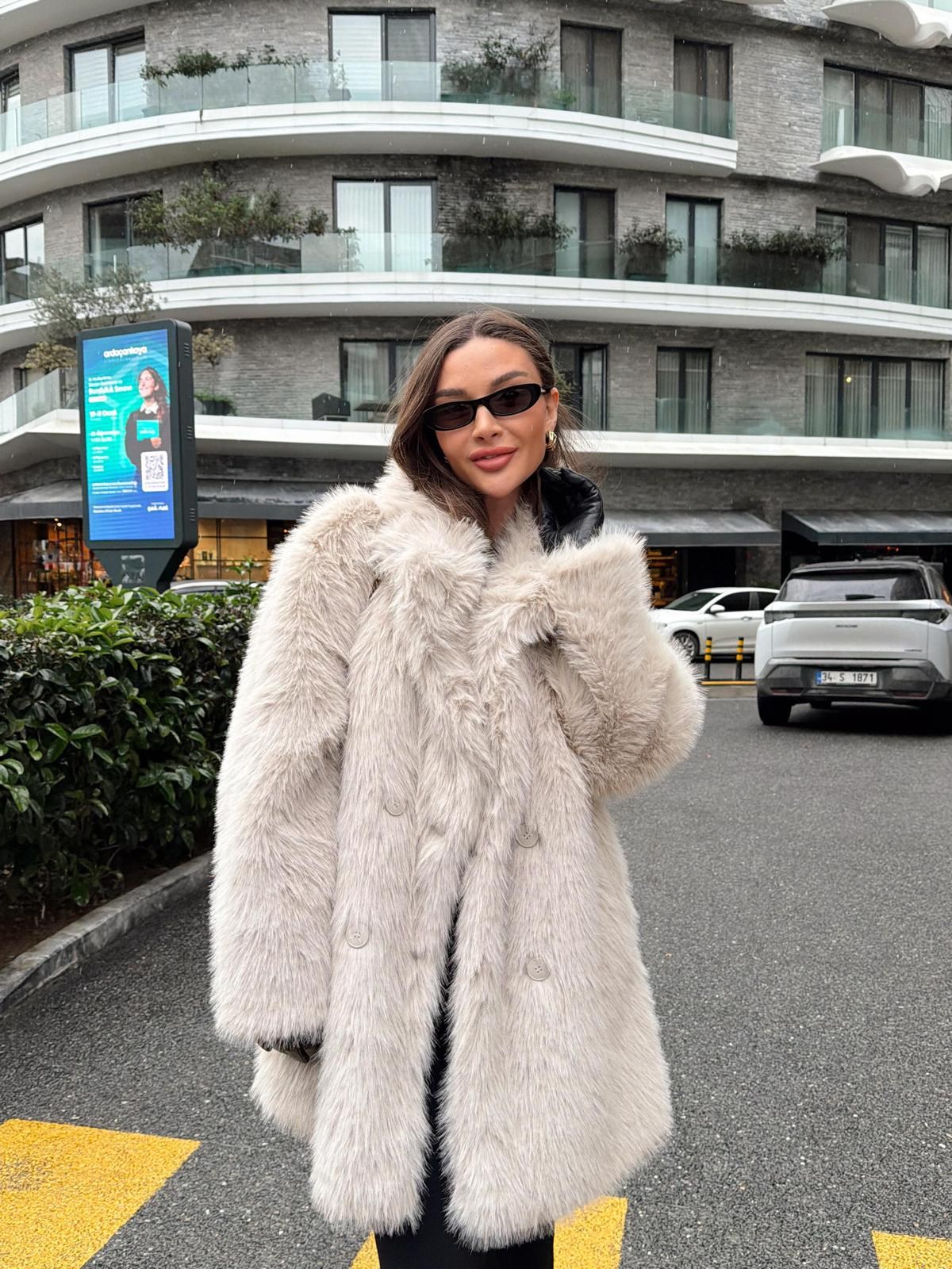 Oversize Düğmeli Kürk Ekru · 2