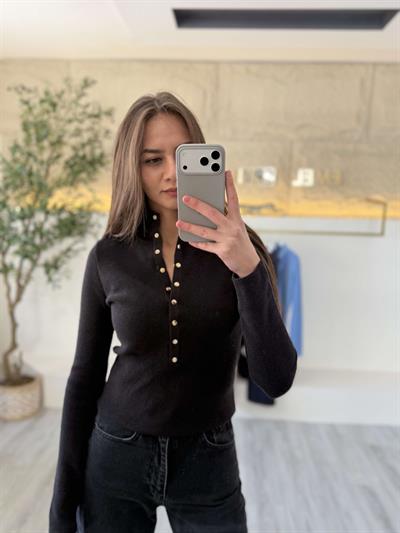 Önü Çıt Çıt Detaylı Triko 
