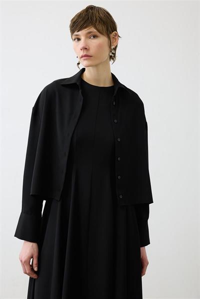 ALIZA CREPE CROPPED SHIRT BLACK