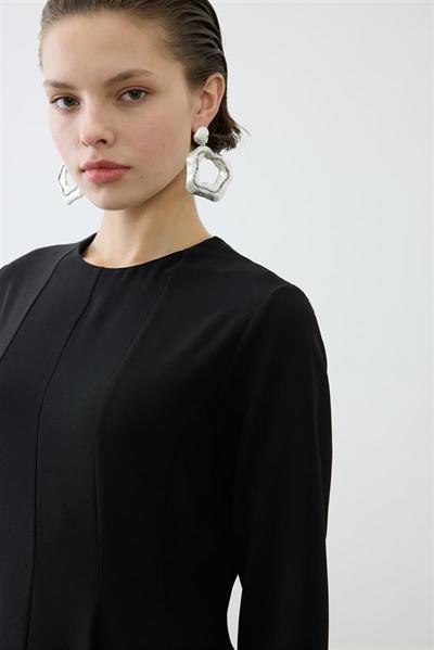 ALIZA CREPE FITTED DRESS BLACK