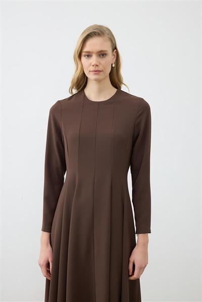 ALIZA CREPE FITTED DRESS BROWN
