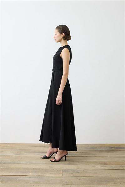 ALIZA CREPE SLEEVELESS FITTED DRESS BLACK