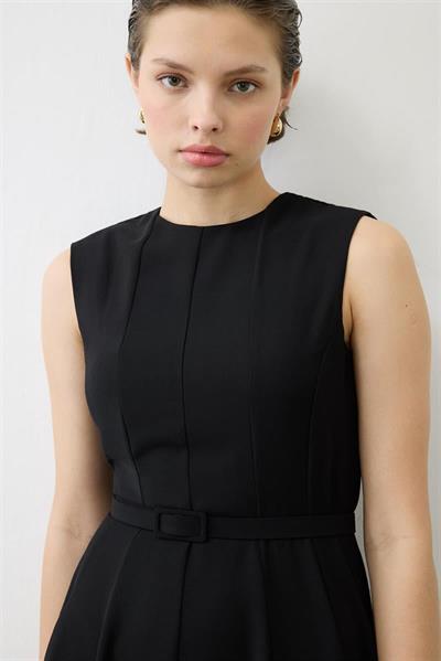 ALIZA CREPE SLEEVELESS FITTED DRESS BLACK