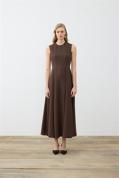 ALIZA CREPE SLEEVELESS FITTED DRESS BROWN