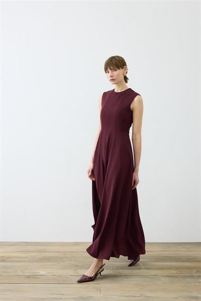 ALIZA CREPE SLEEVELESS FITTED DRESS BURGUNDY