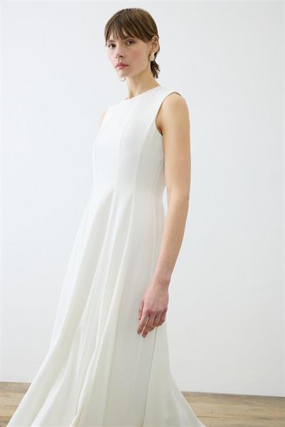 ALIZA CREPE SLEEVELESS FITTED DRESS WHITE