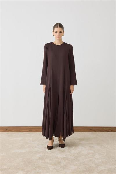 AURA DOKULU ŞİFON ELBİSE KAHVE