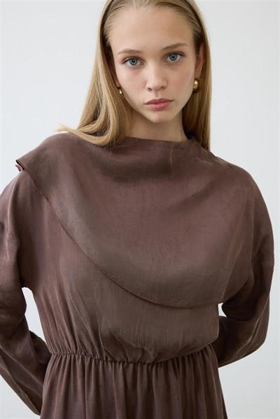 ELVA WASHED SILK SCARF DETAILED DRESS BROWN