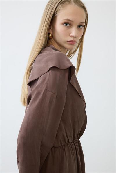 ELVA WASHED SILK SCARF DETAILED DRESS BROWN