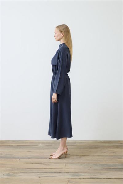 ELVA WASHED SILK SCARF DETAILED DRESS NAVY BLUE