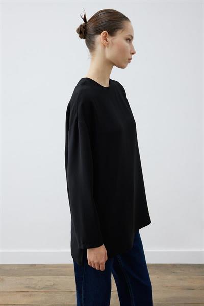 EVA CREPE BASIC BLOUSE BLACK