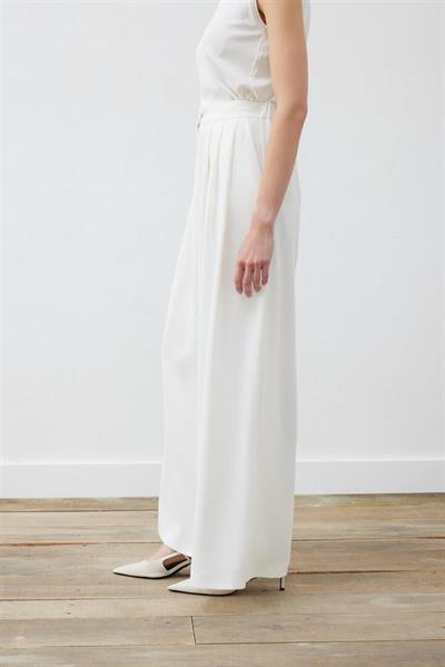 EVA CREPE PLEATED PALAZZO PANTS ECRU