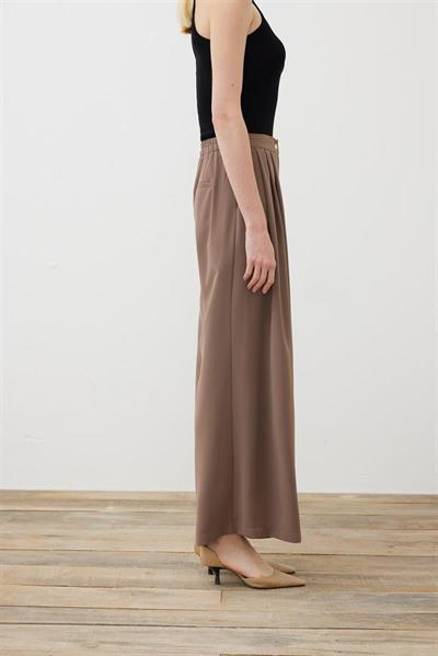 EVA CREPE PLEATED PALAZZO PANTS TAUPE