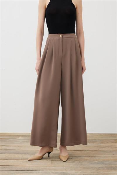 EVA CREPE PLEATED PALAZZO PANTS TAUPE