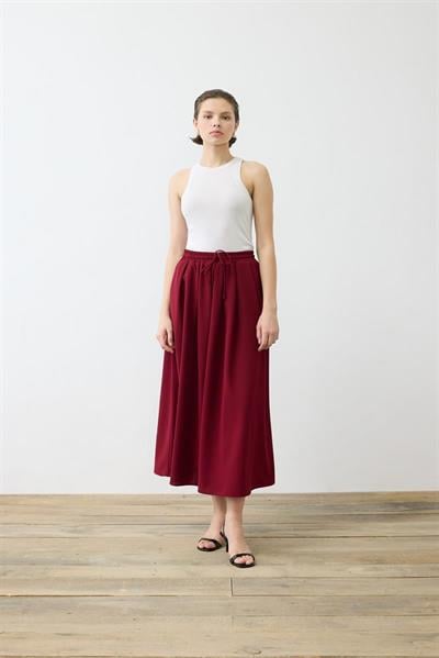 GLORY STRETCH CREPE SKIRT BURGUNDY