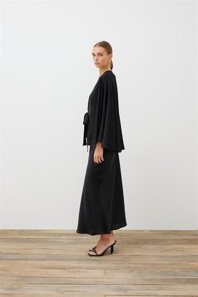 HARPER CAPE SATIN SKIRT SET BLACK
