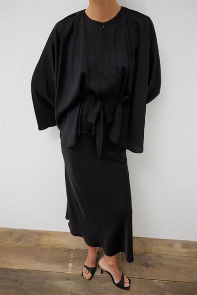 HARPER CAPE SATIN SKIRT SET BLACK