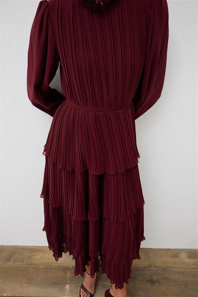 LEVA CHIFFON PLEATED LAYERED DRESS BURGUNDY