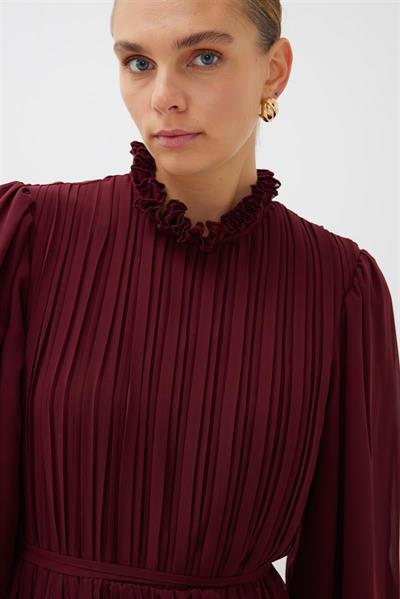 LEVA CHIFFON PLEATED LAYERED DRESS BURGUNDY